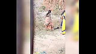 aunty Indian urinating eavesdrop cam